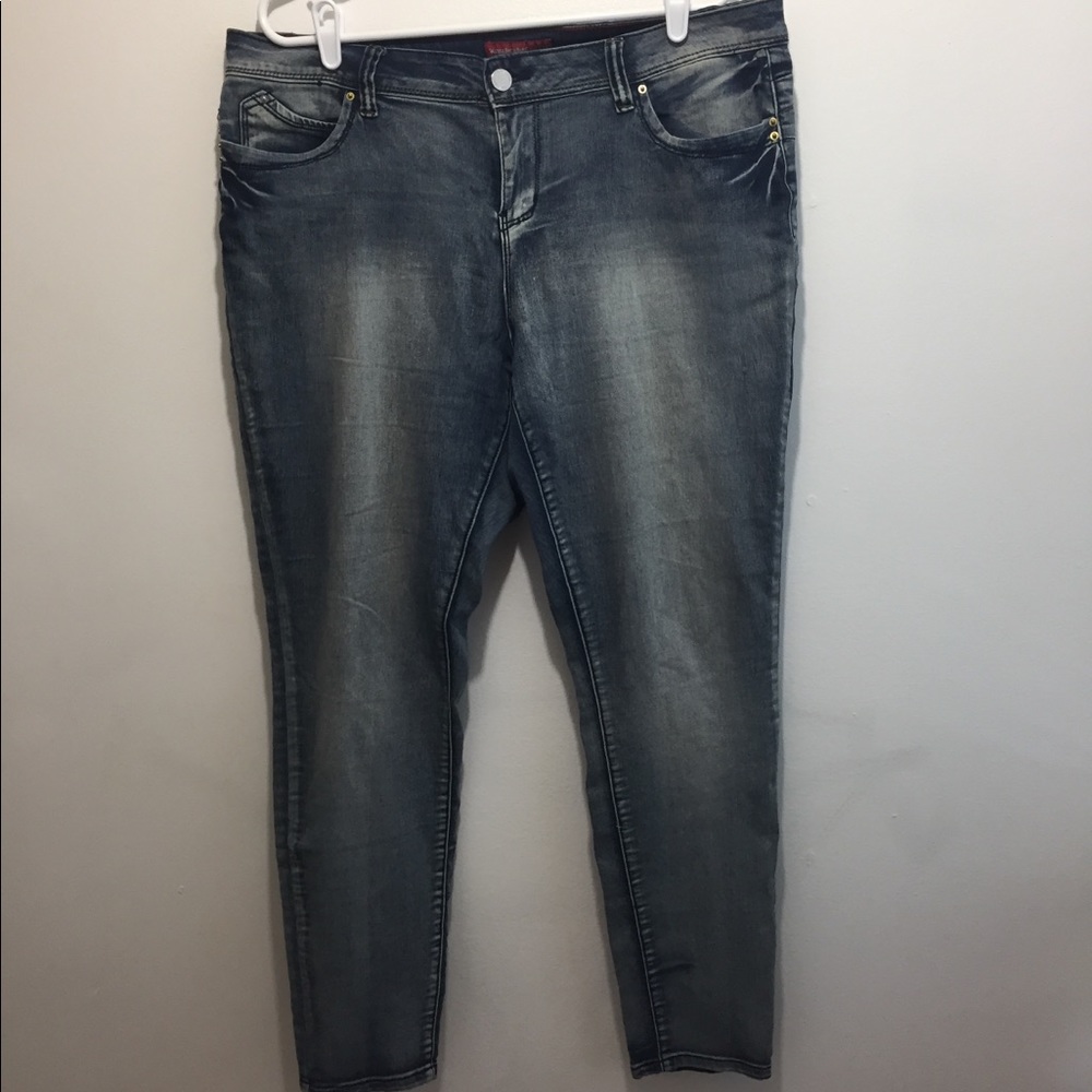 Light wash skinny jeans